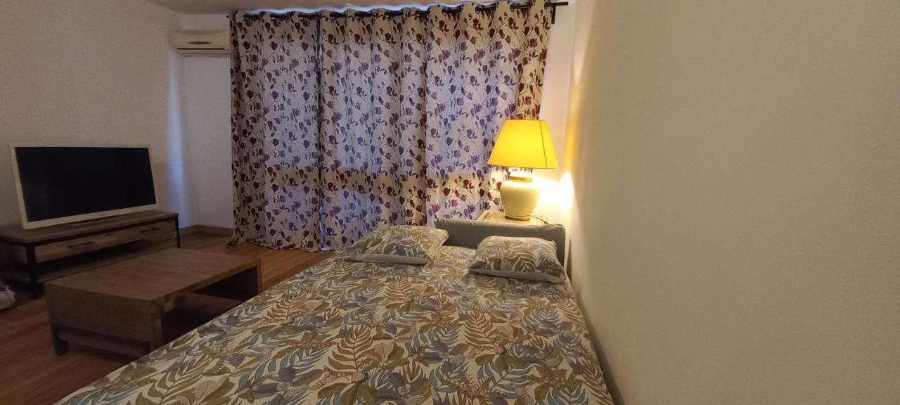 Loft Climatise "La Pinede", 50 M2, Tres Calme, 5 Mn A Pied Des Plages, Lit King Size La Seyne-sur-Mer Ngoại thất bức ảnh